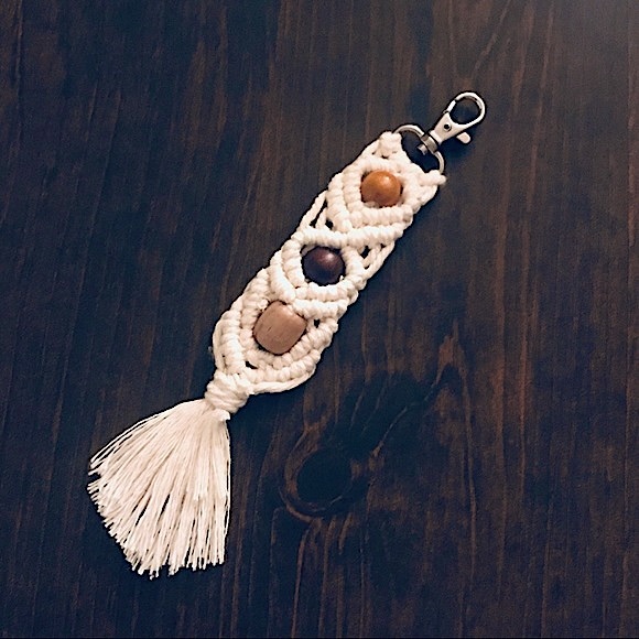 🆕BÖHÖ Macrame Knotted Ivory Lobster Swivel Keychain w/Wooden Beads Hand Crafted - Picture 5 of 16